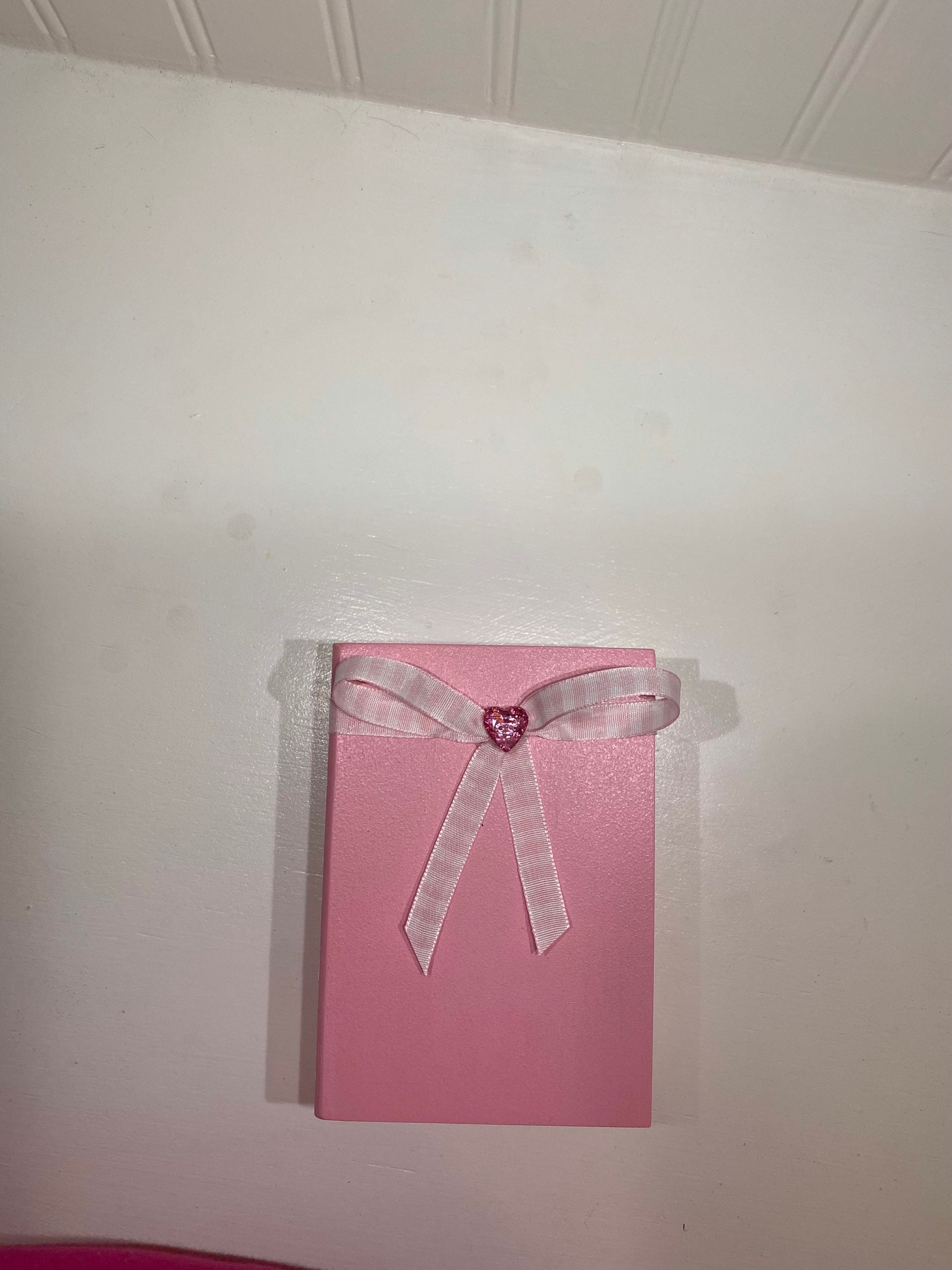 Kissing Booth, Valentines Day Decor, detail 4