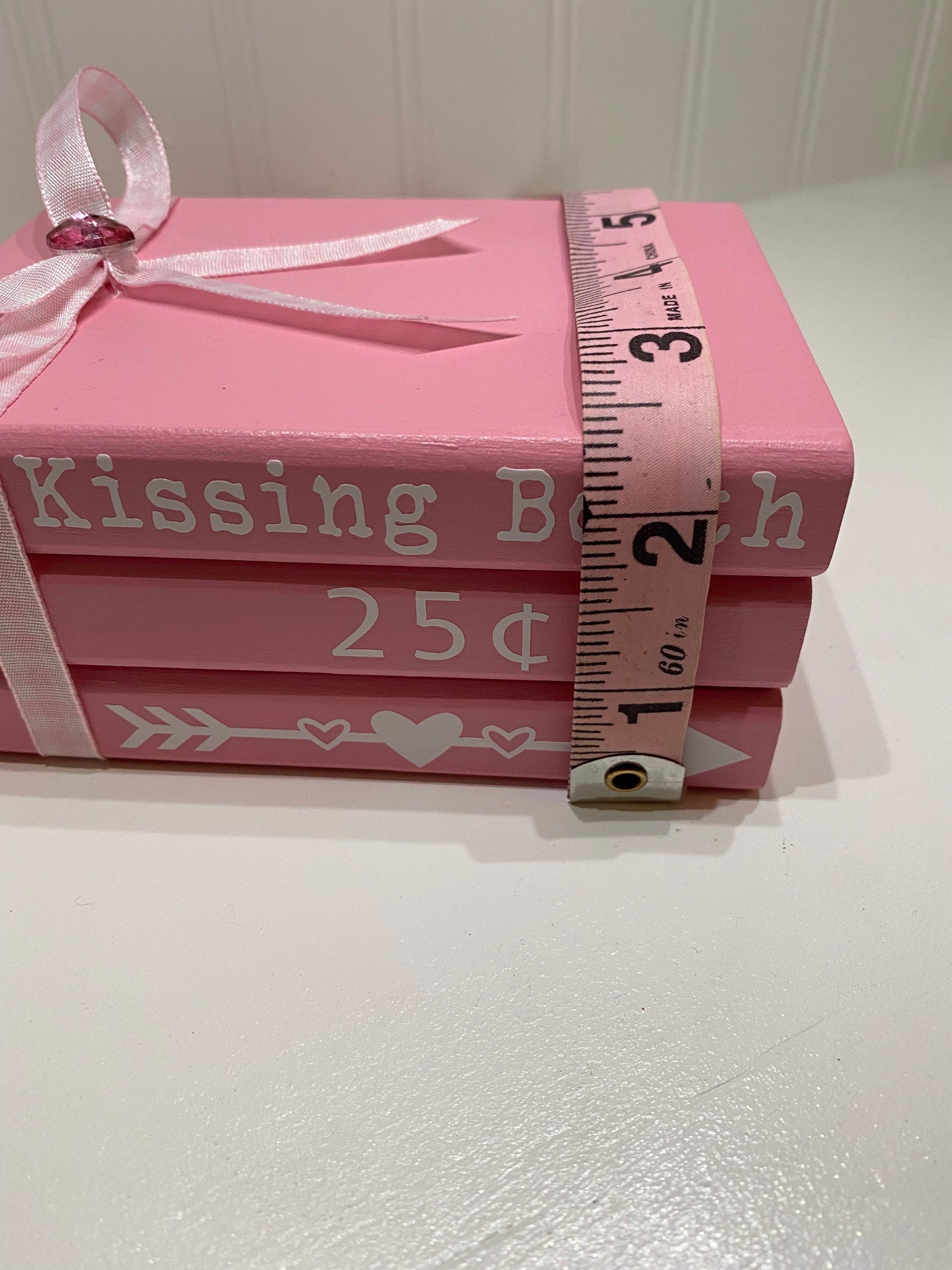 Kissing Booth, Valentines Day Decor, detail 5