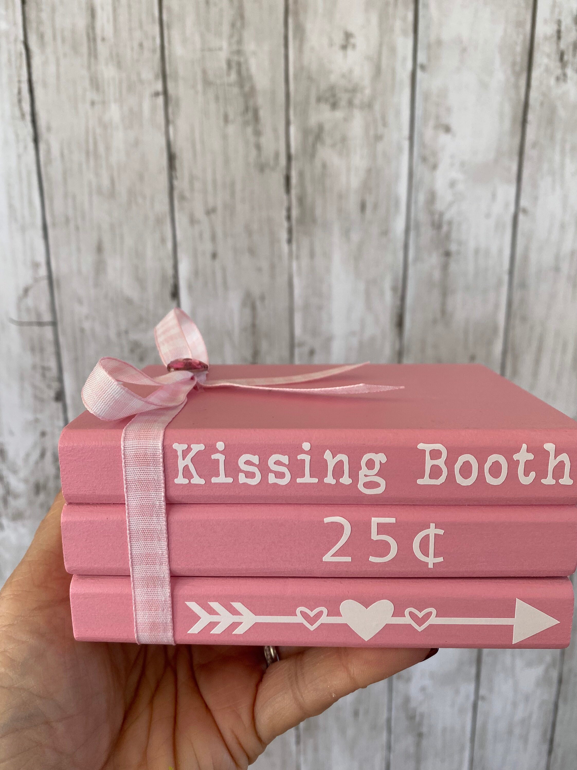 Kissing Booth, Valentines Day Decor, detail 3