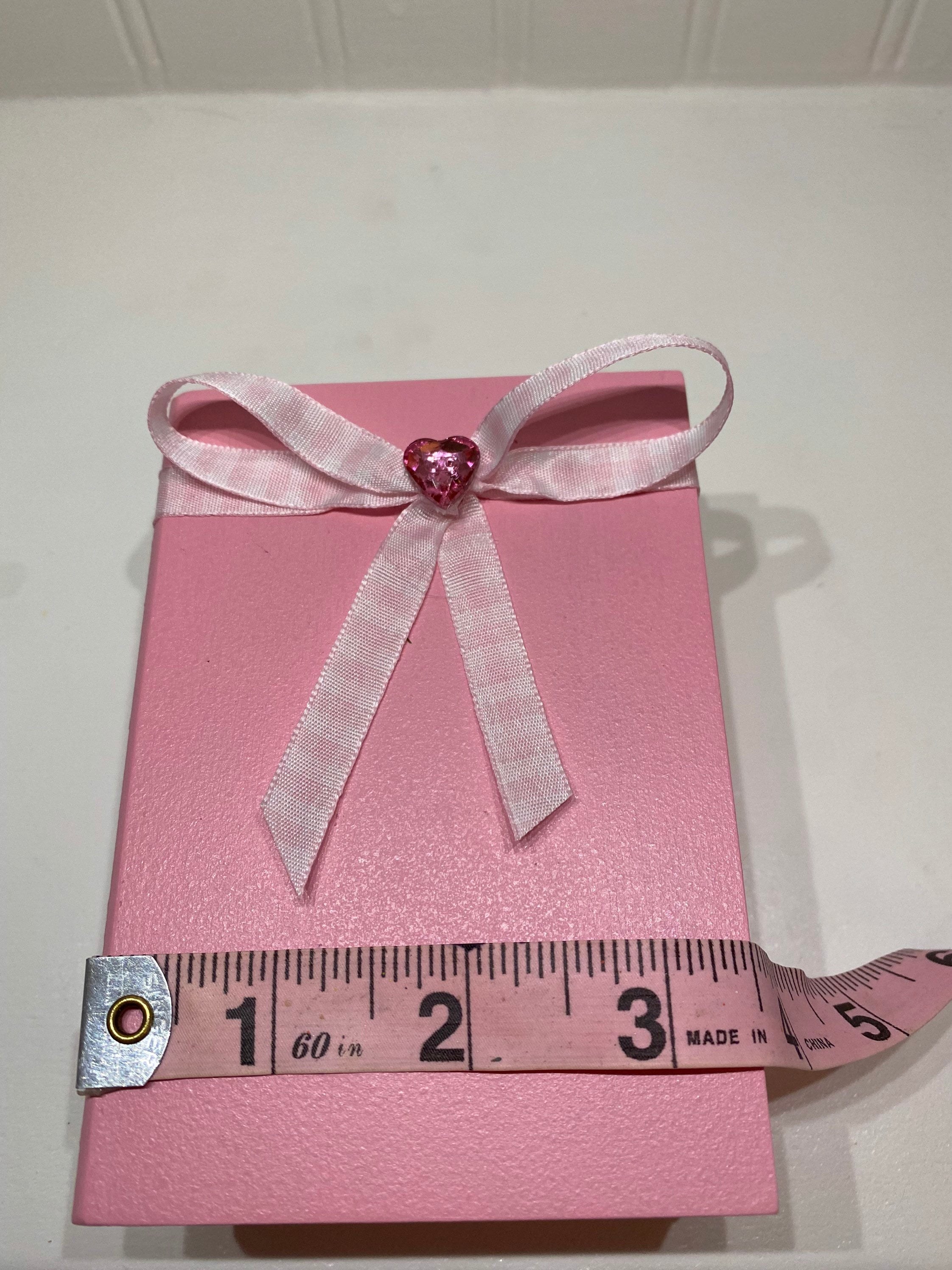Kissing Booth, Valentines Day Decor, detail 7