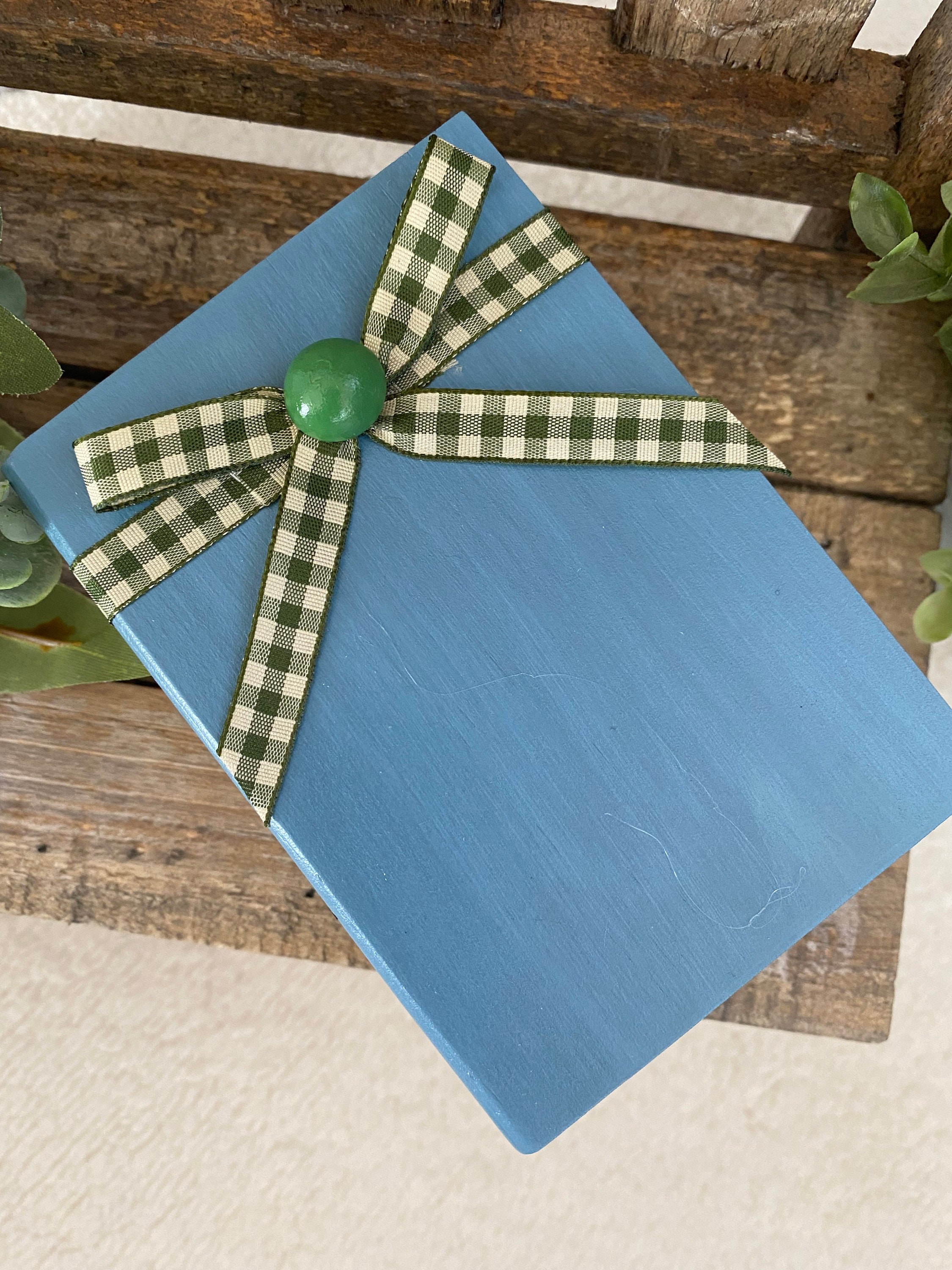 Lake House Wooden Book Stack, Tiered Tray Decor, detail 4