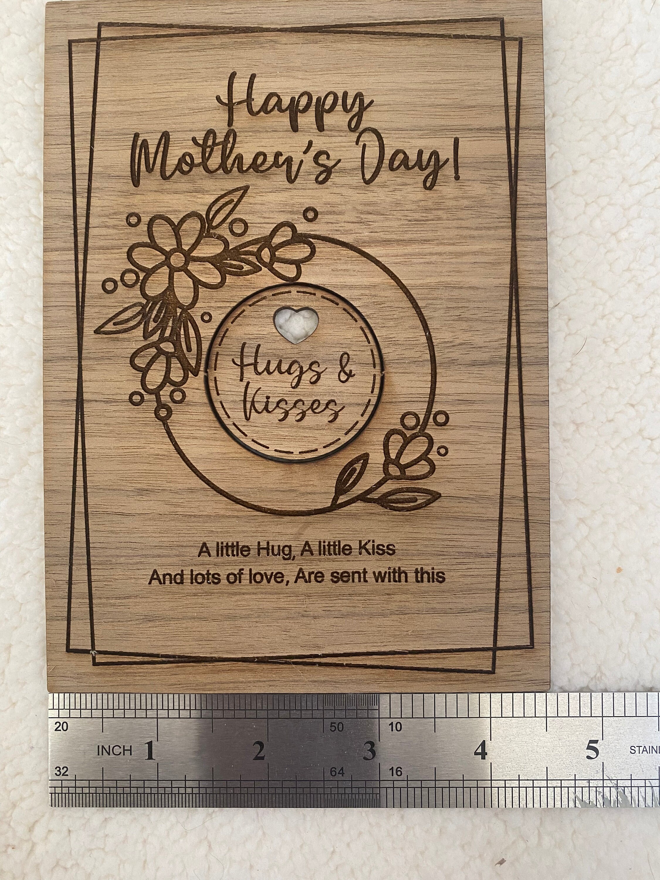 Mother's Day Wooden Card: Pocket Hug Token, detail 5