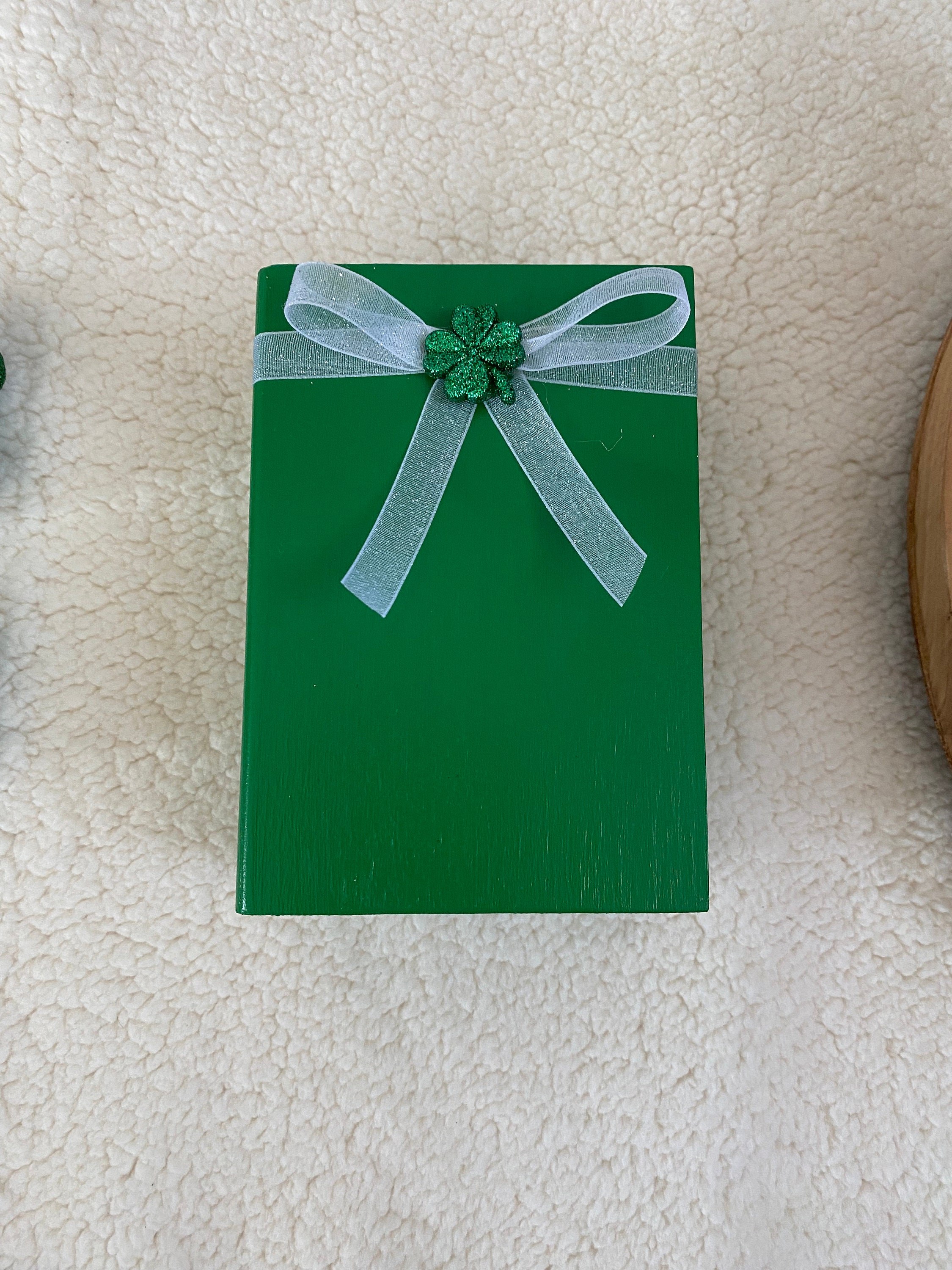 St. Patrick's Day Green Book Stack, Tiered Tray Decor, detail 5