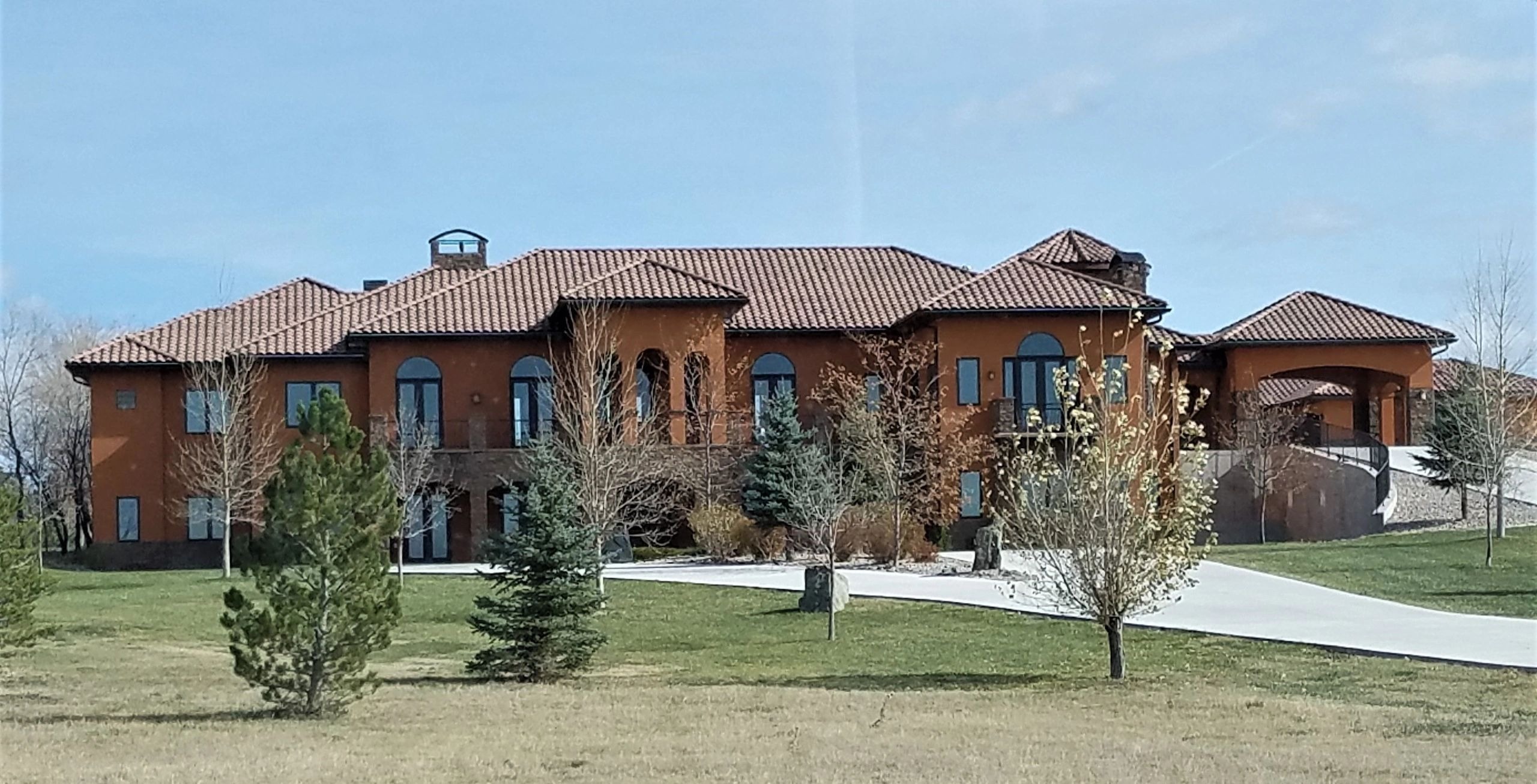 Arizona home with tile roofing