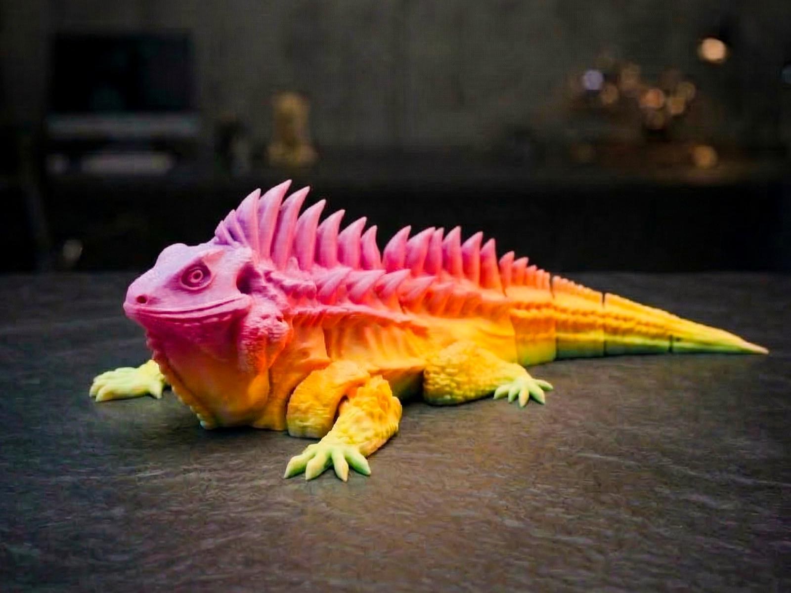 Articulated Realistic Iguana | 3D Printed Color-Changing Chameleon | Fantasy Animal Collectible