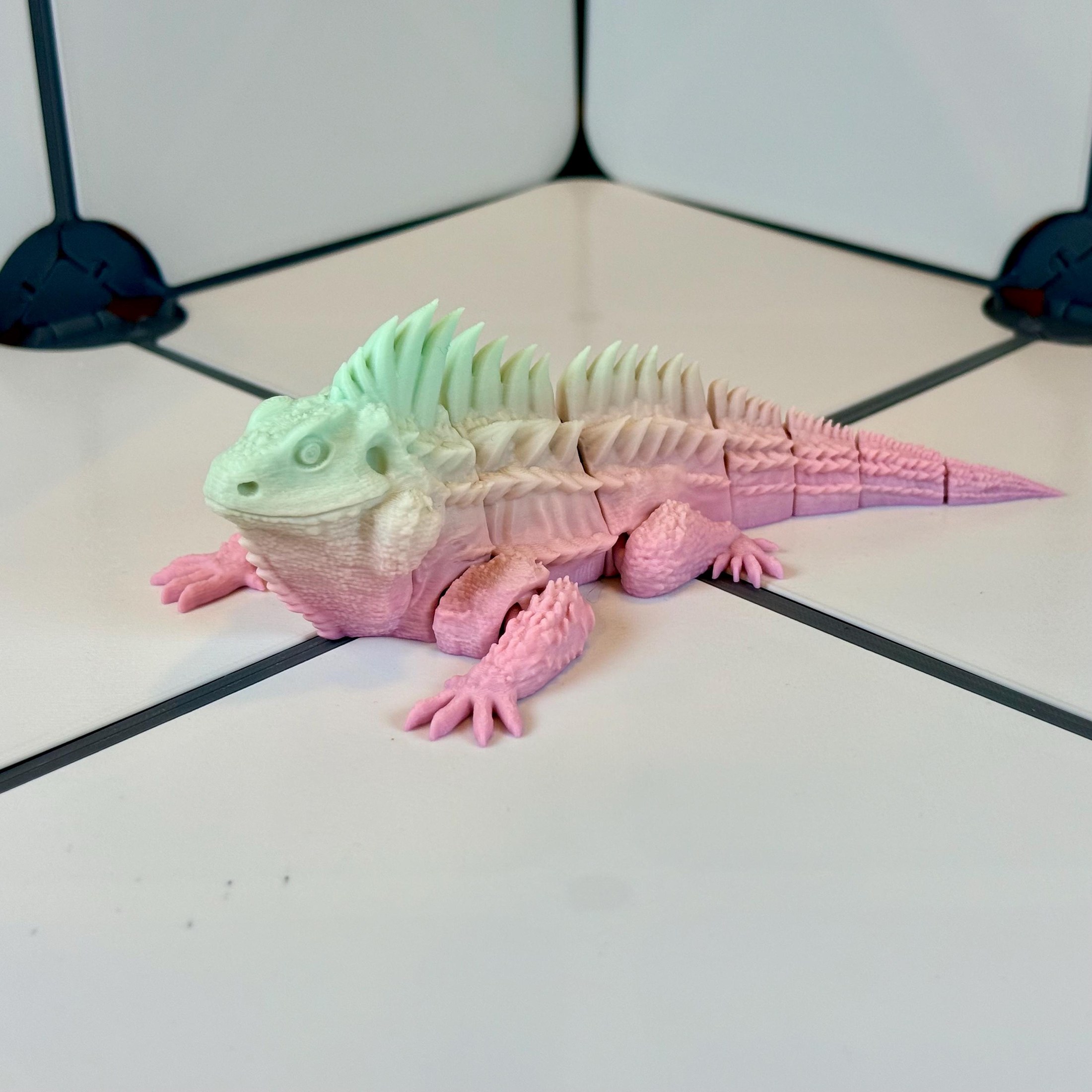 Articulated Realistic Iguana | 3D Printed Color-Changing Chameleon | Fantasy Animal Collectible, view 2