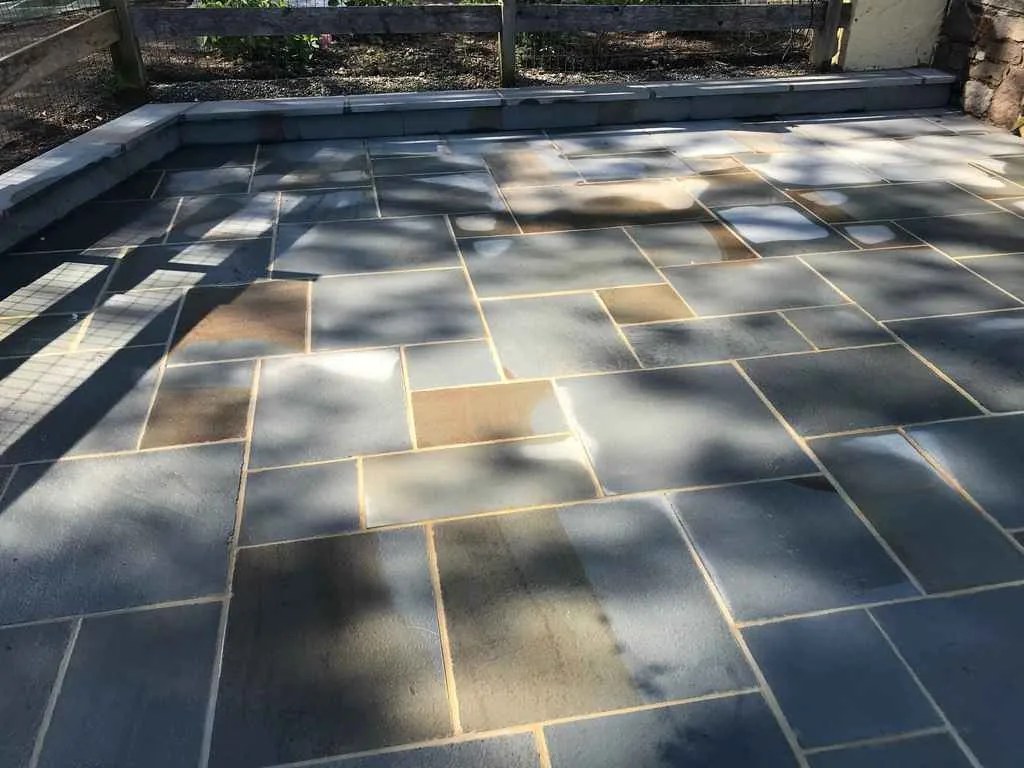 Finished stone paving