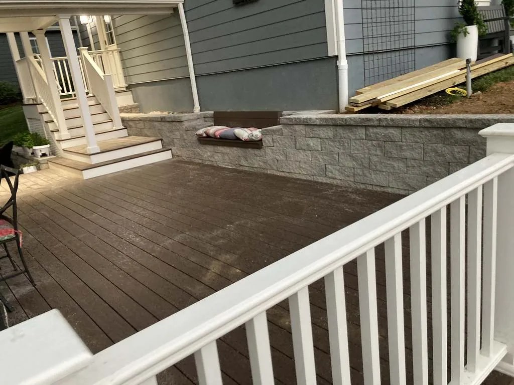 Finished deck railing