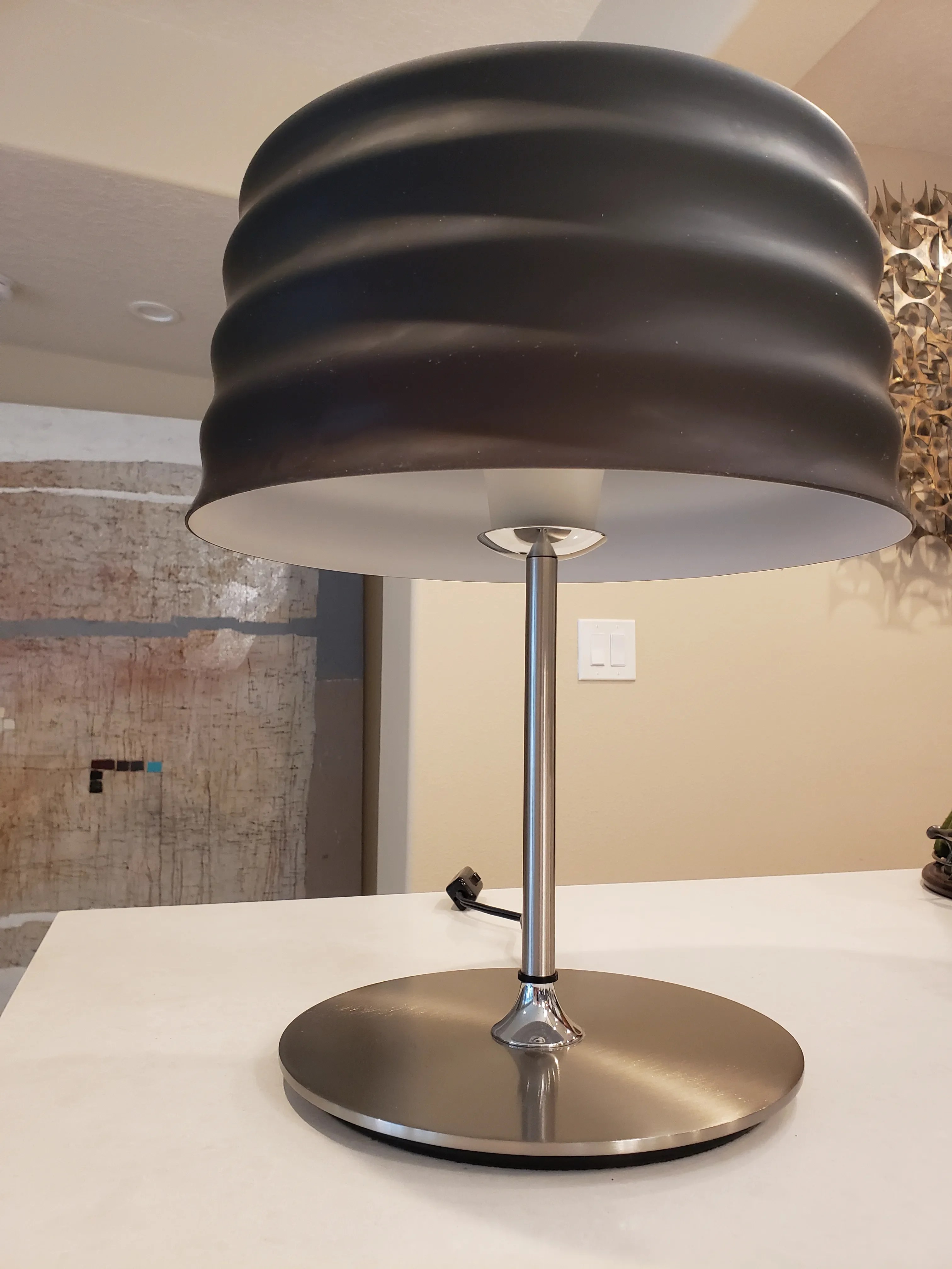 1970s Mid-Century Modern Italy Steel Table Lamp With Glass Shade, detail 3