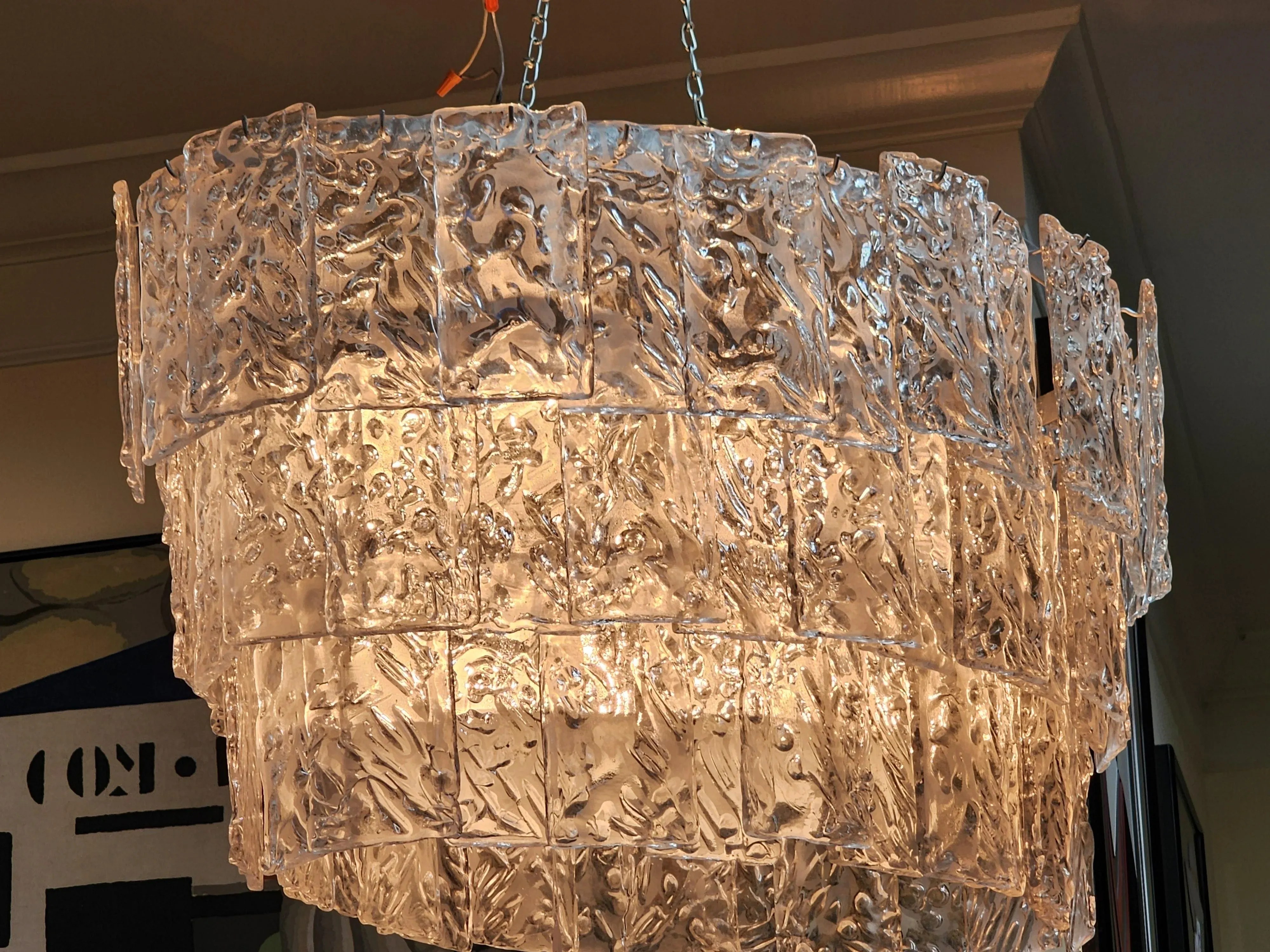 1980s Oval Hammered Strip "Listelli" Chandelier by Simoeng in Mid-Century Modern Style, detail 4