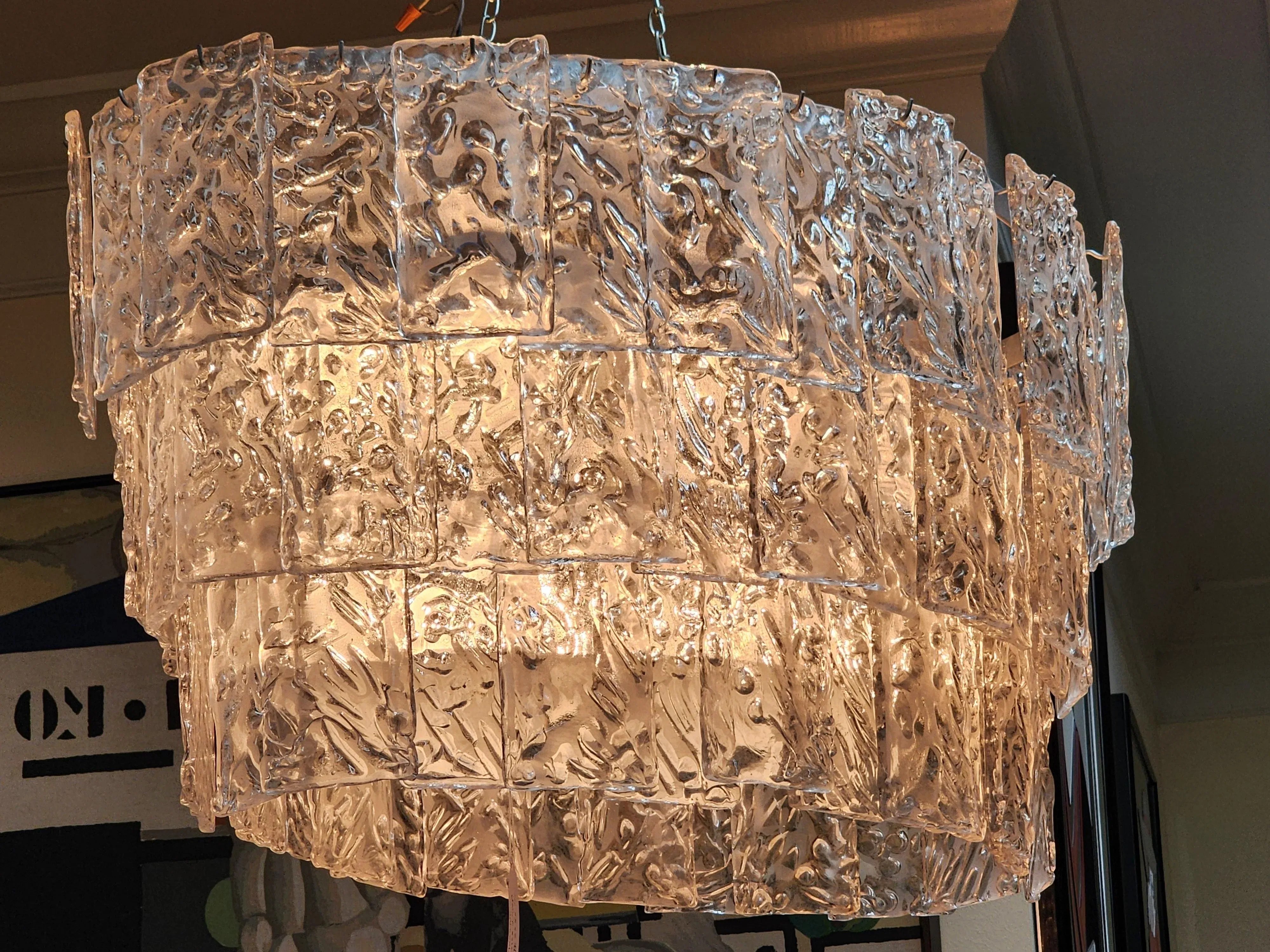 1980s Oval Hammered Strip "Listelli" Chandelier by Simoeng in Mid-Century Modern Style, detail 5