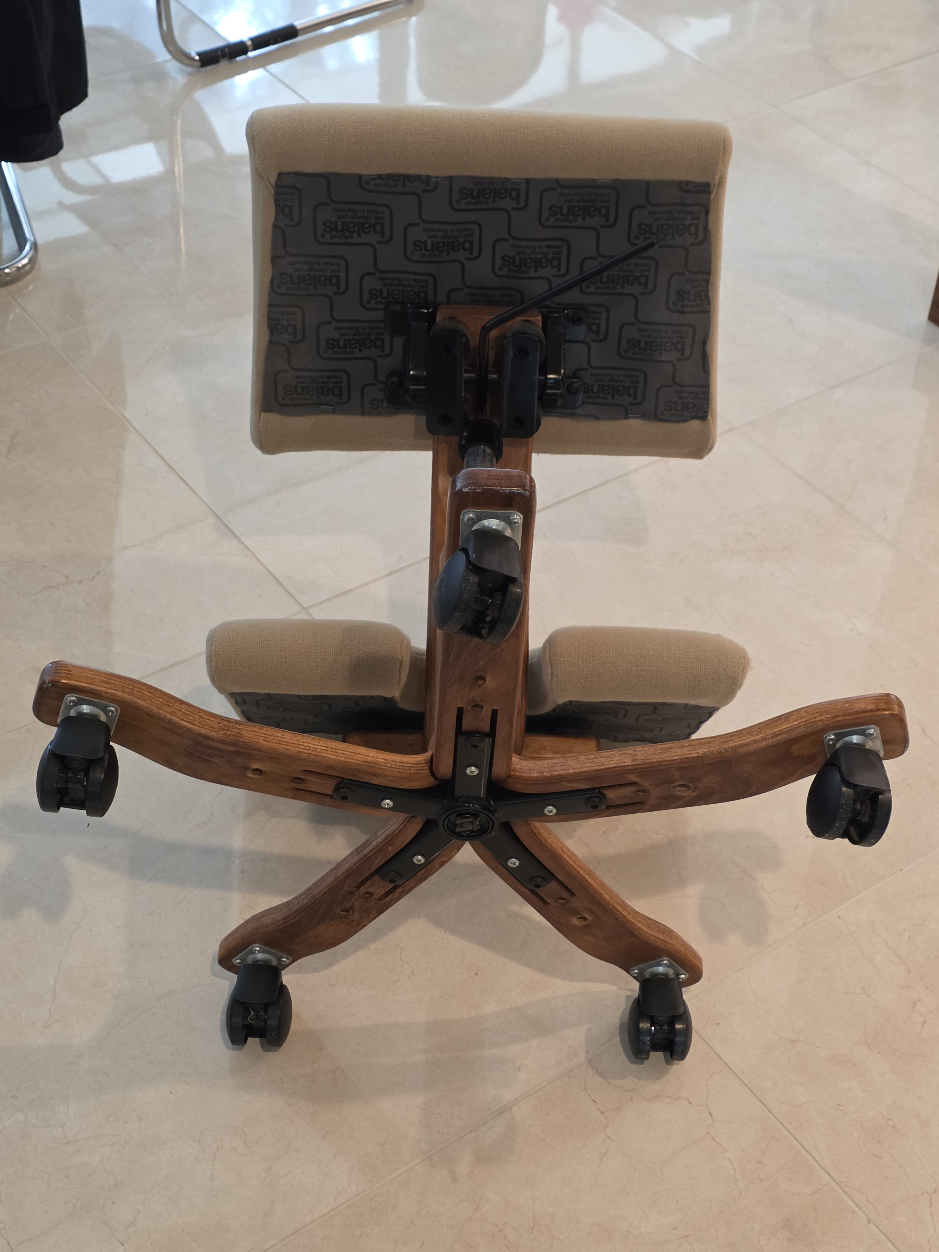 1980s Peter Opsvik for Stokke Wing Balance Ergonomic Kneeling Chair, detail 5