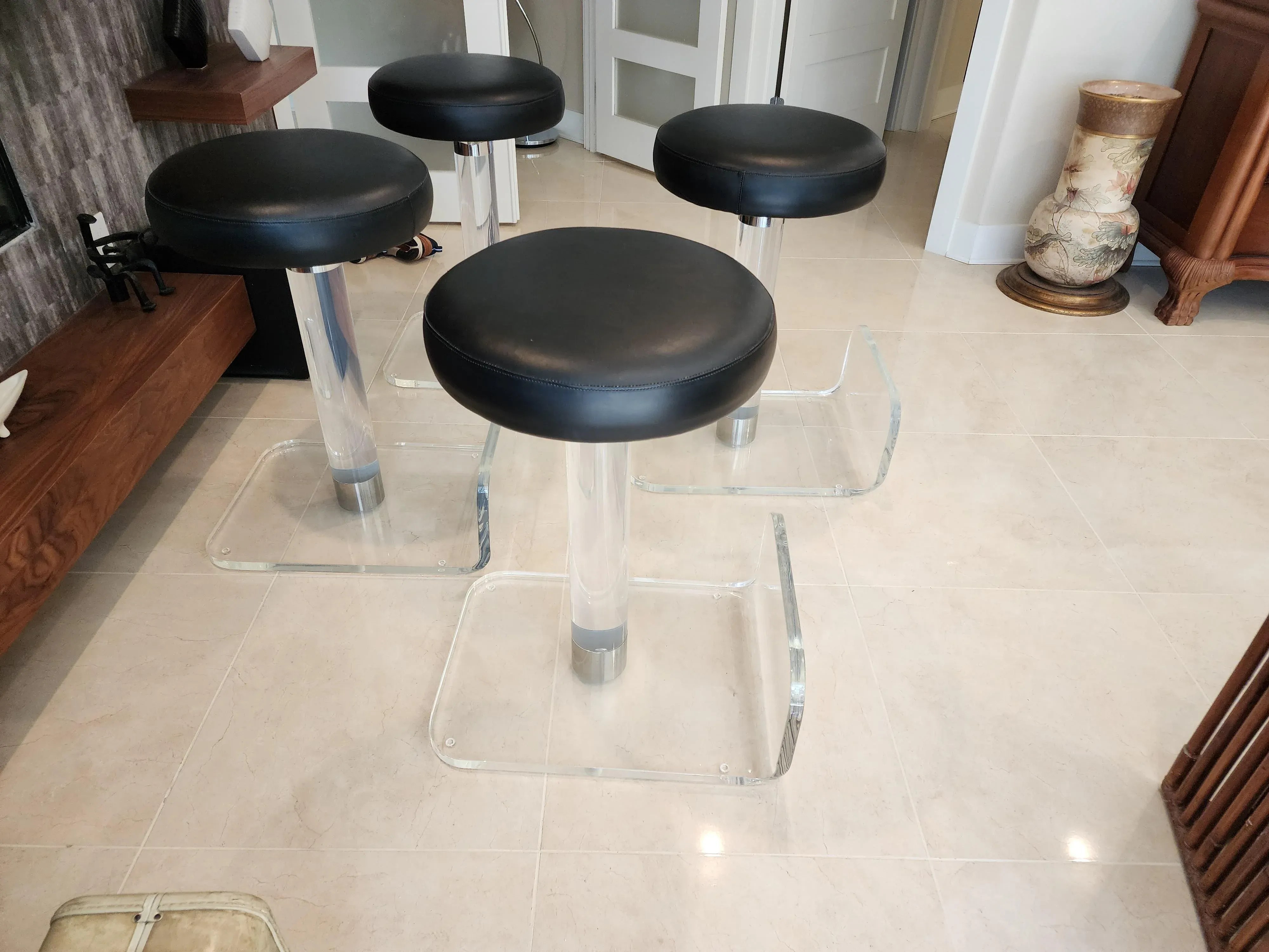 1980s Set of 4 Mid Century Modern Lucite Bar Stools, detail 4