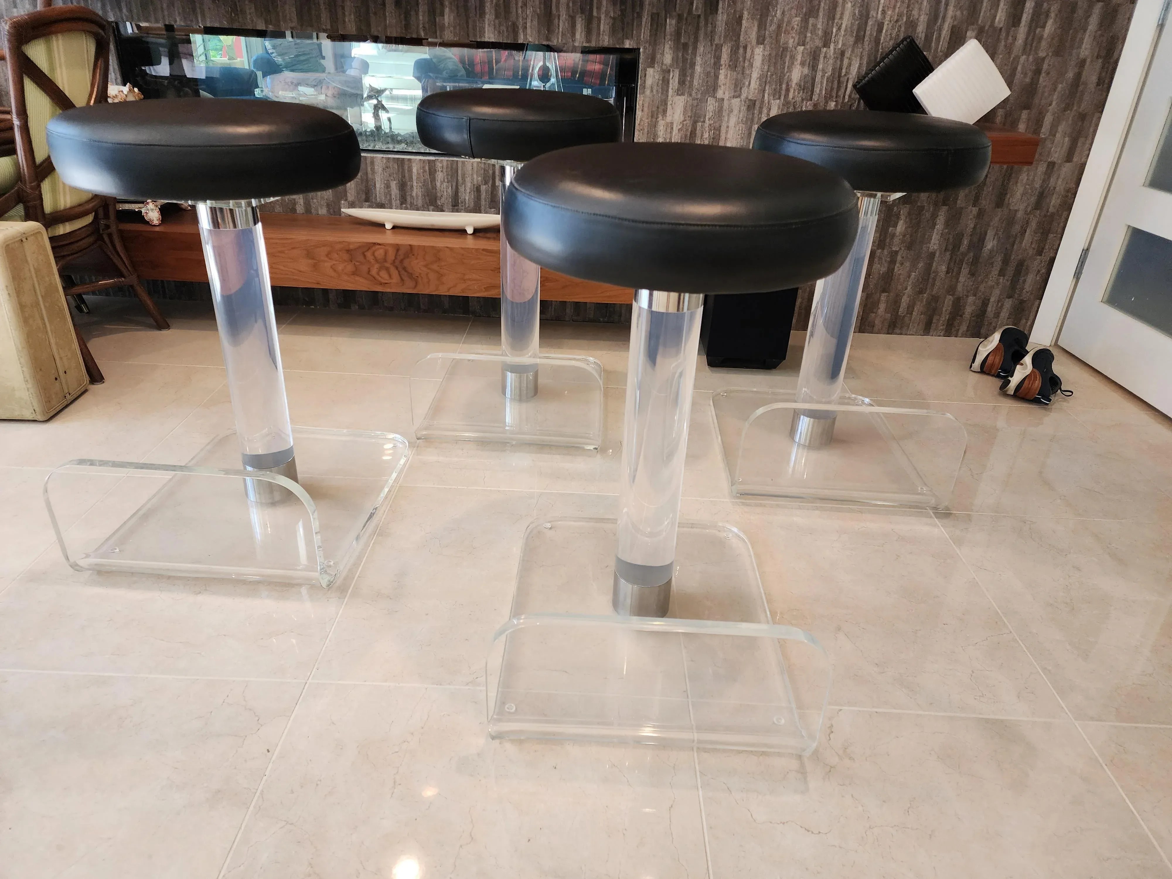 1980s Set of 4 Mid Century Modern Lucite Bar Stools, detail 8