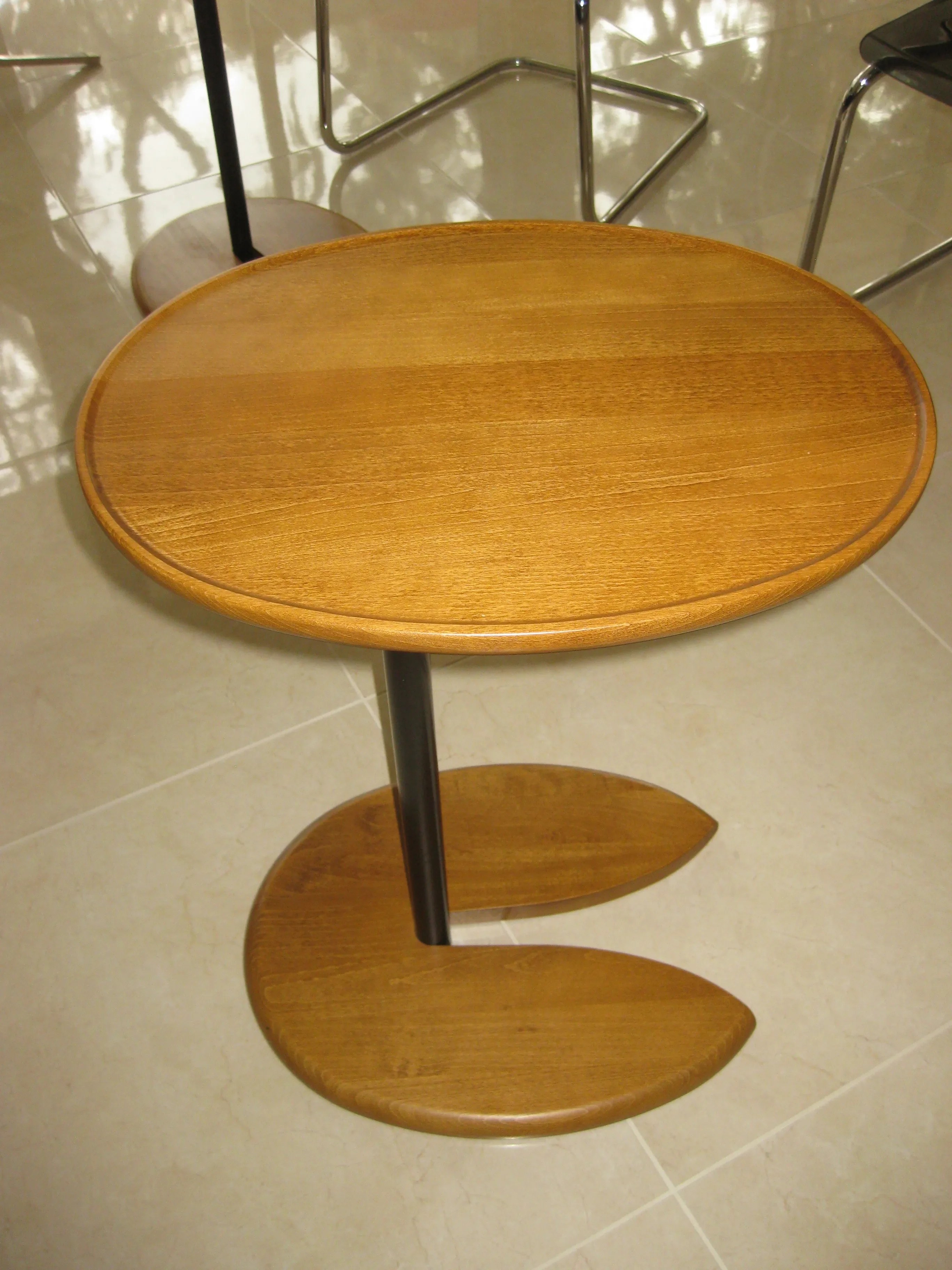 1990s Mid Century Modern Walnut Side Table, detail 2