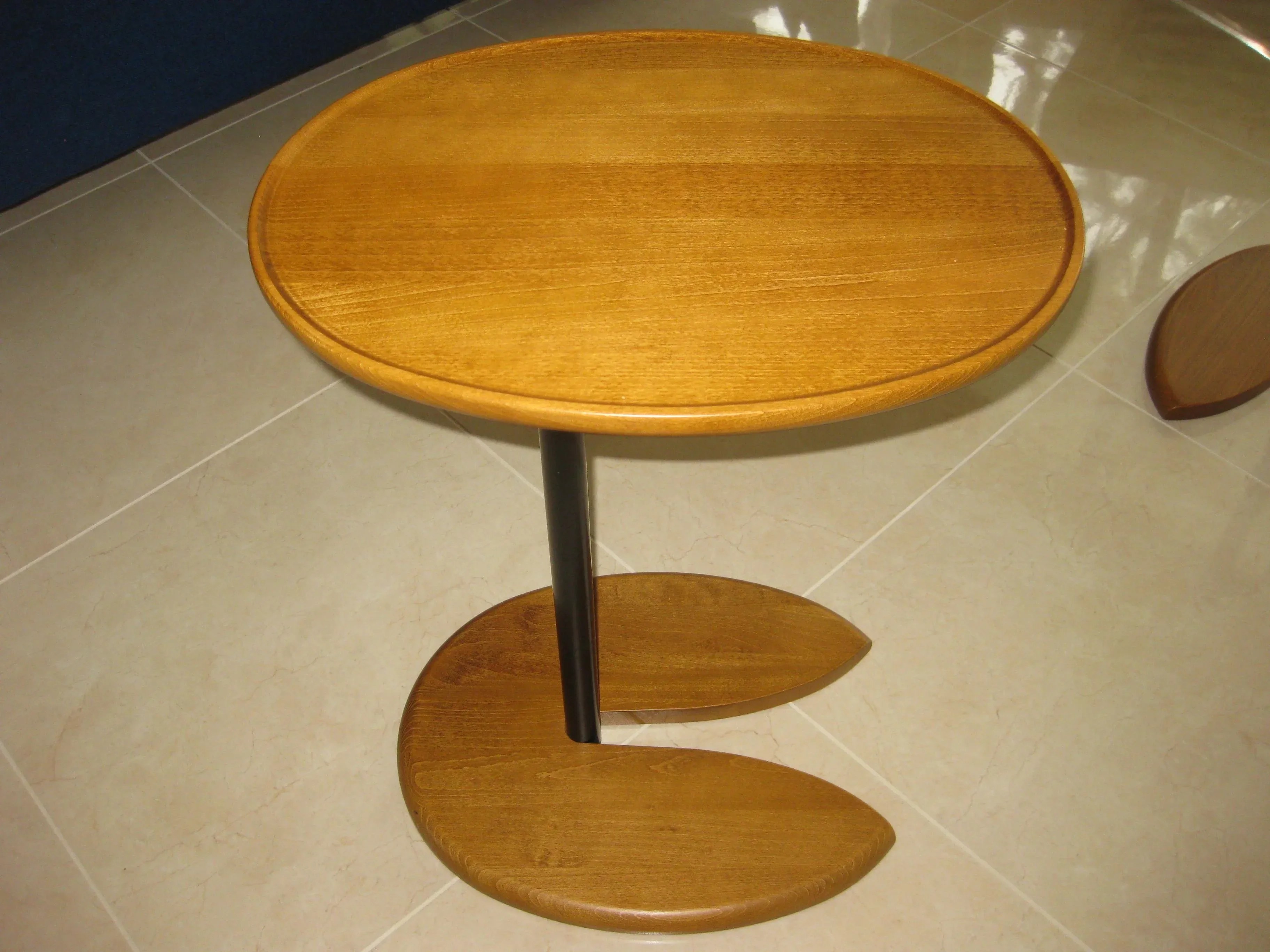 1990s Mid Century Modern Walnut Side Table, detail 5