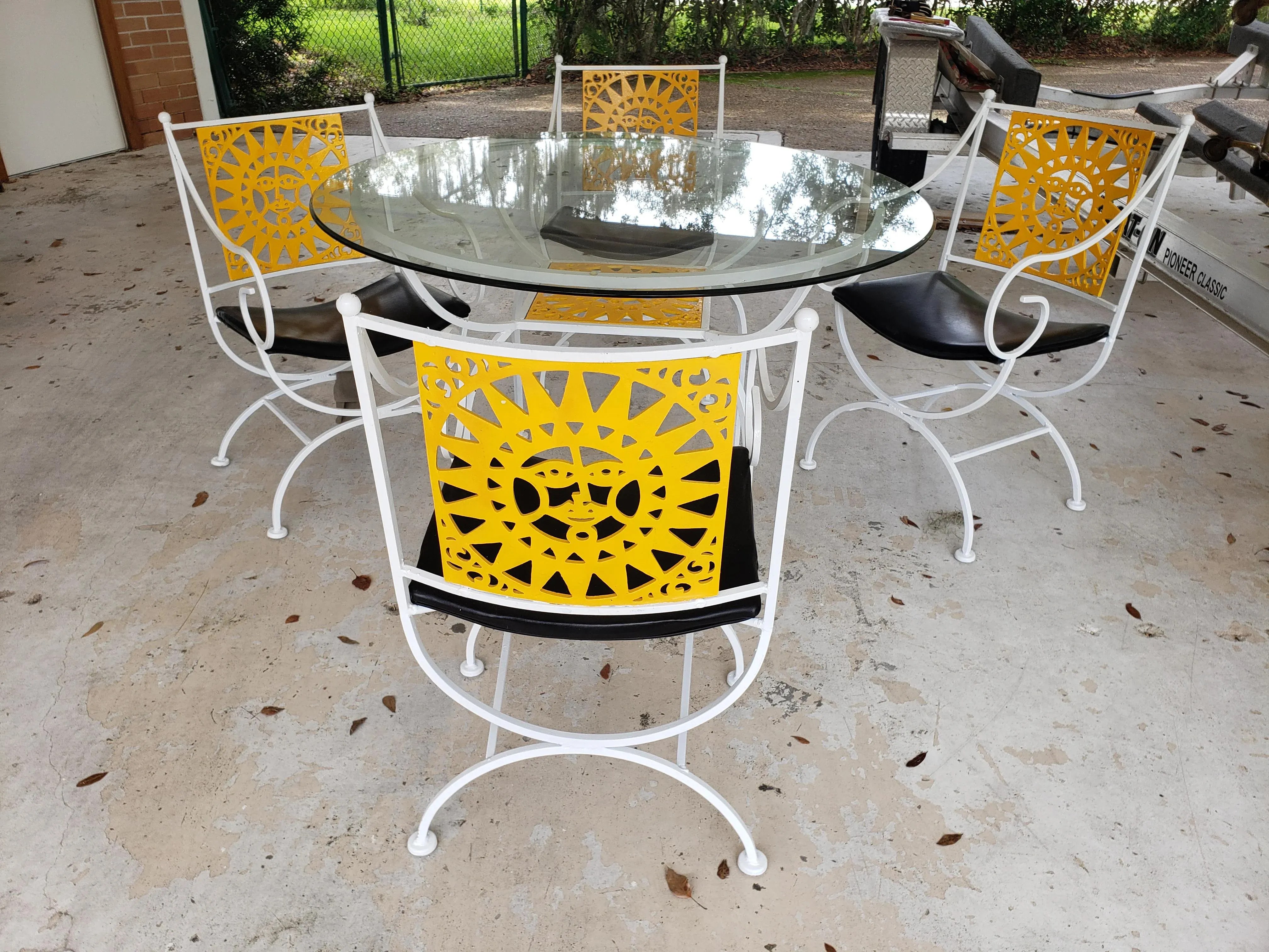 Author Umannoff Cast Iron Patio Set in the Sun Pattern - 5 Pieces, detail 2