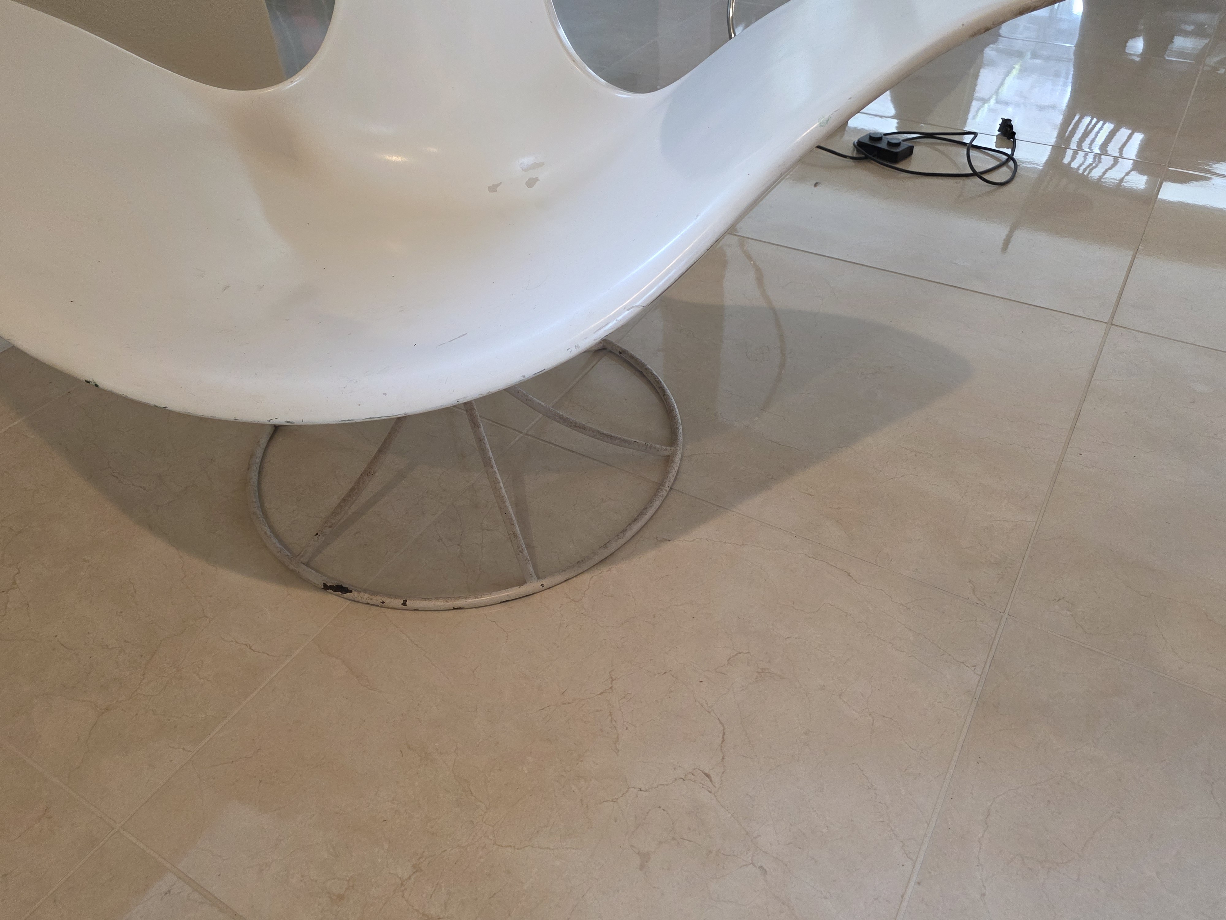 Midcentury White Tulip Chair Attributed to Erwin & Estelle Laverne, detail 5