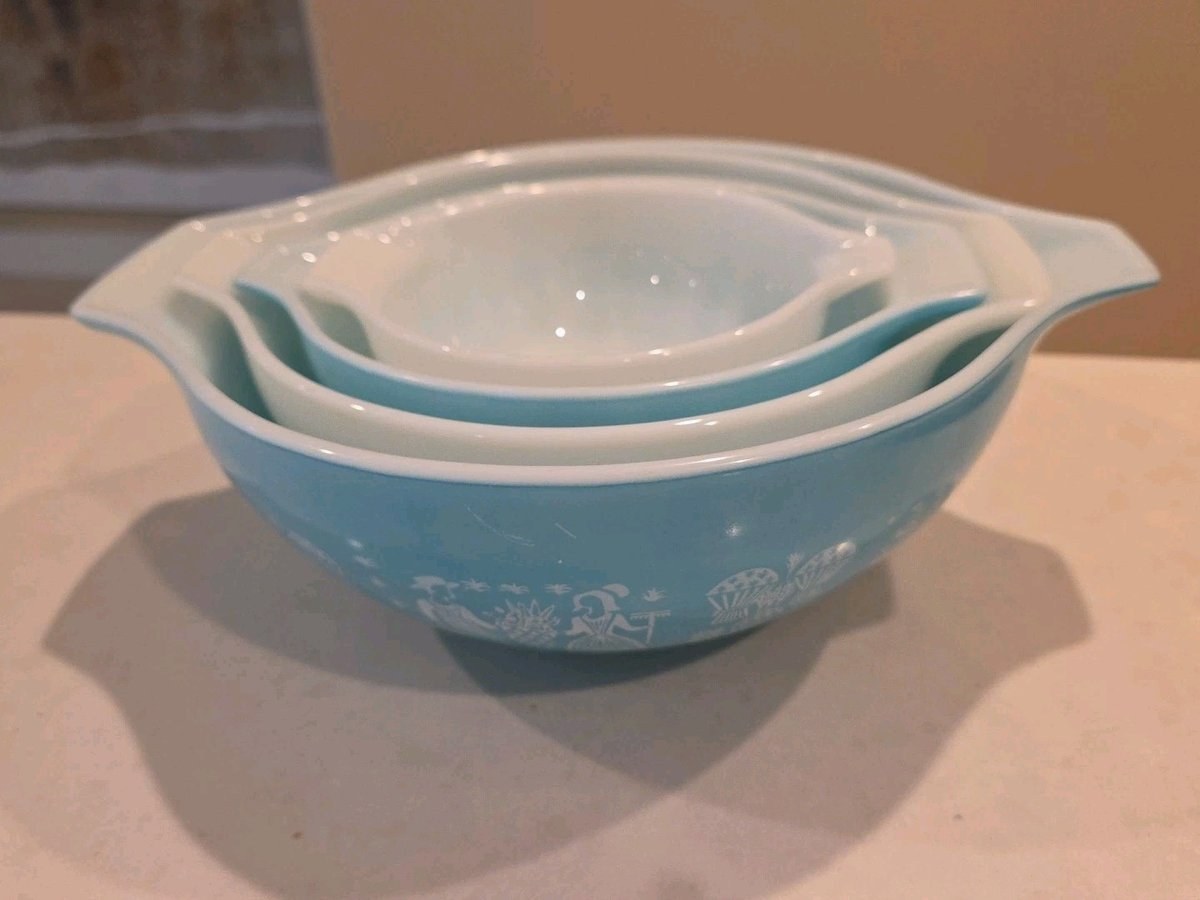 1959 Pyrex Tourquoise Amish Butterprint Set of 4 Cinderella Mixing Bowls Vintage