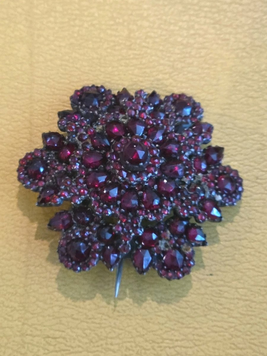 Antique Victorian Star Shape Bohemian Garnet Brooch 