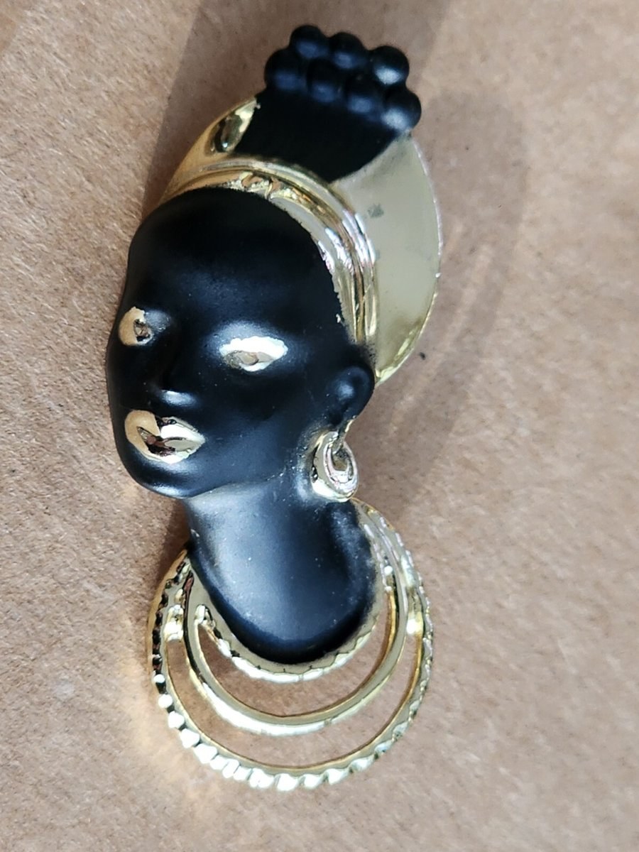 Beautiful Vintage Blackmore Brooch Pin