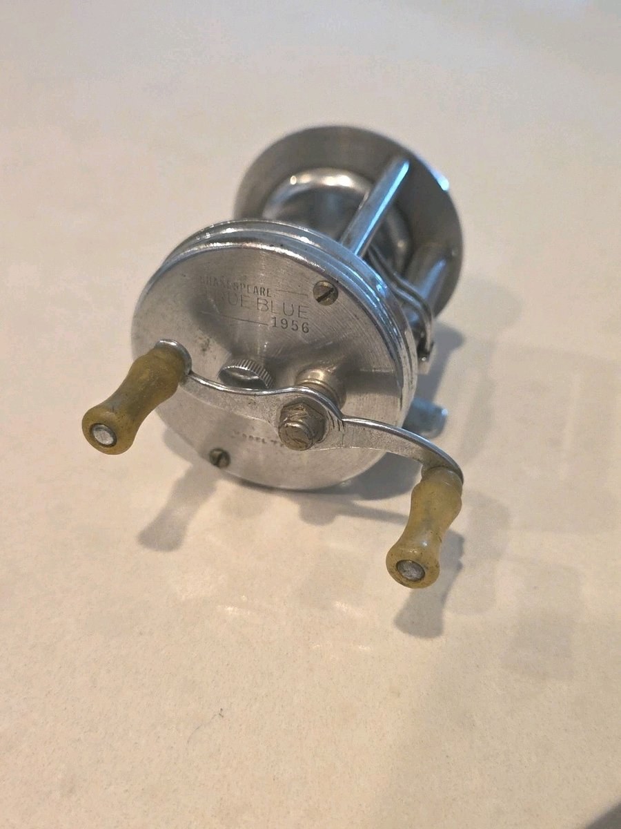 F13- Vintage SHAKESPEARE True Blue 1956 Model FE Bait Cast Reel, USA, Works, VG+