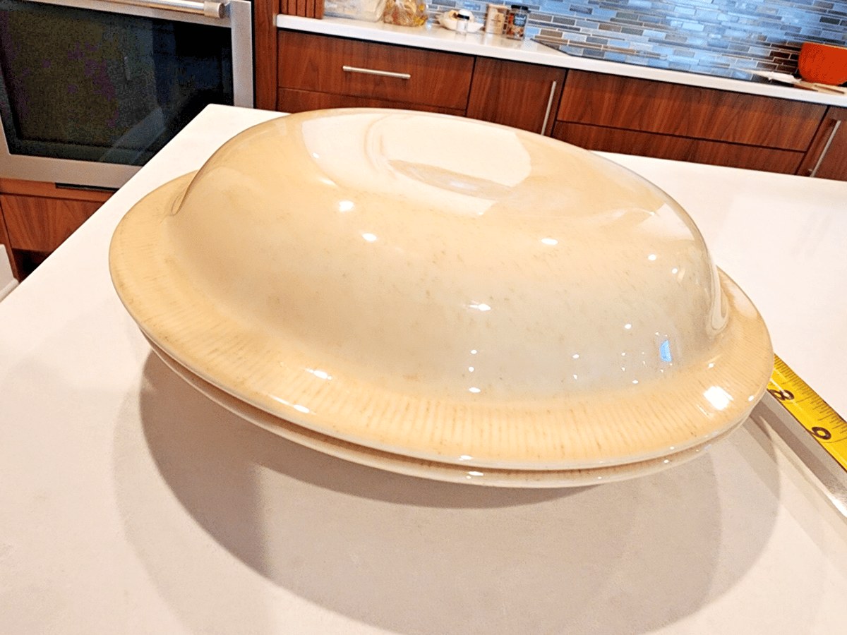FRANCISCAN SEA SCULPTURES SAND Covered 3.5 Casserole Dish 9-1/4