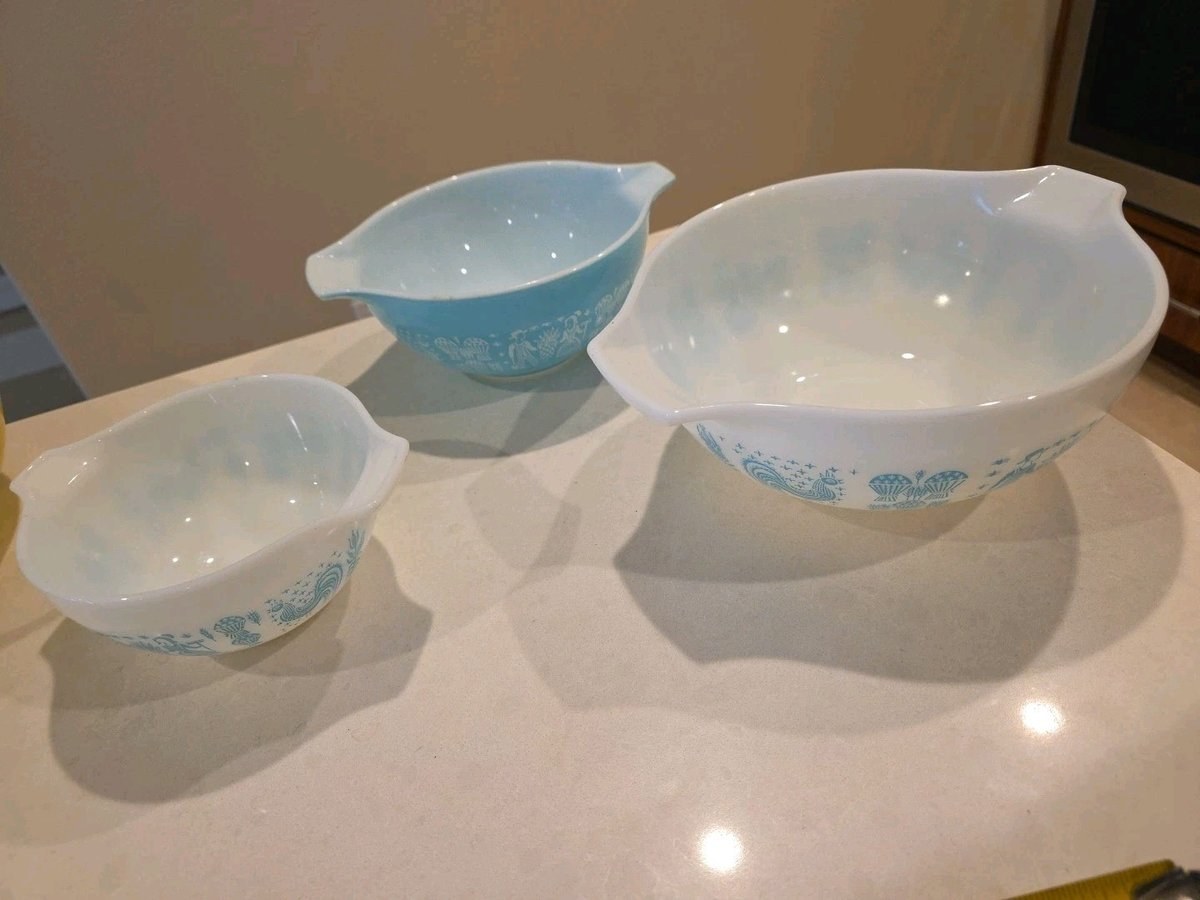 Pyrex Amish Butterprint Blue & White Cinderella Nesting Mixing Bowls Set Of 3