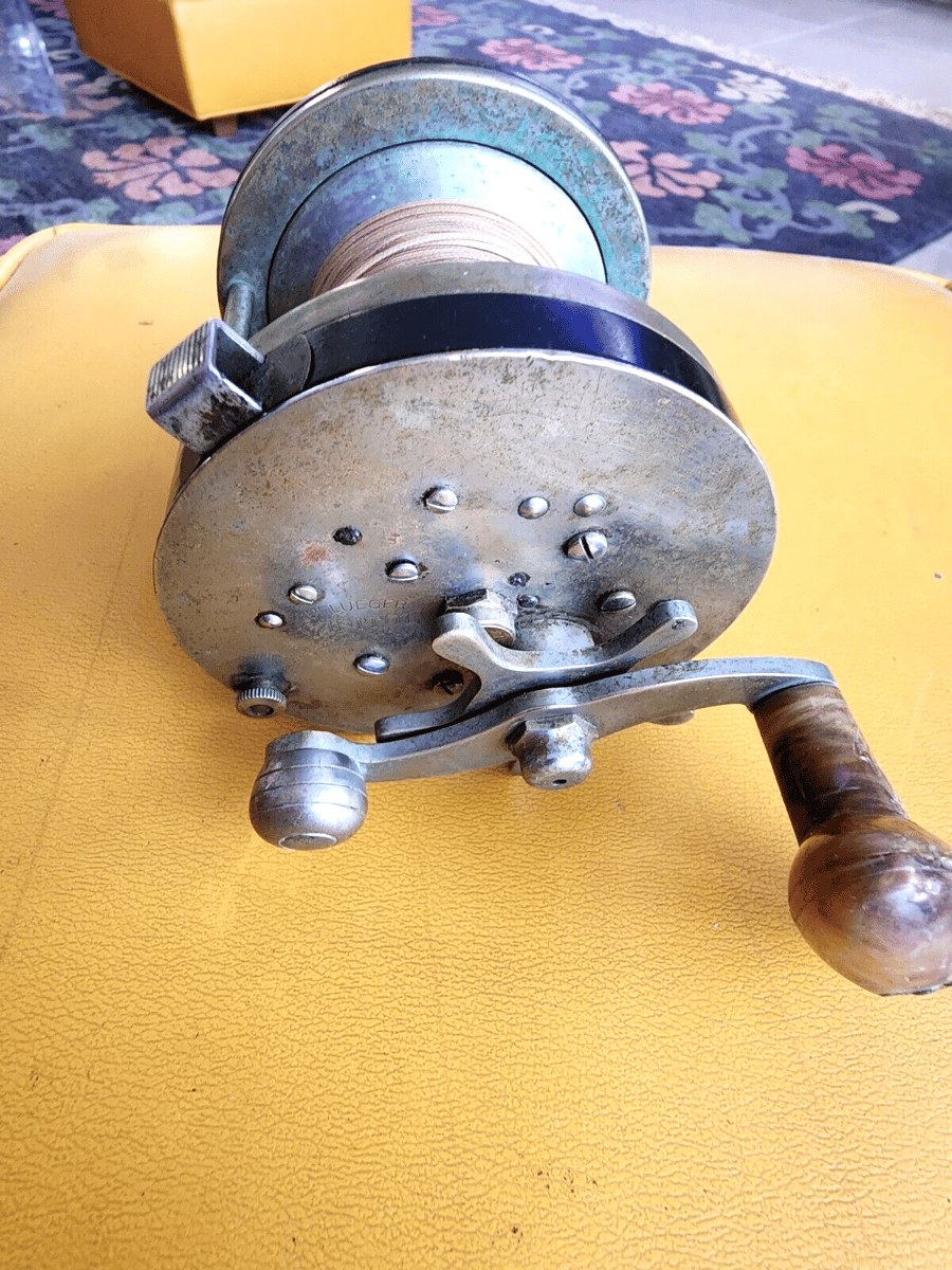 Vintage Classic Pflueger Capitol No 1989 Fishing Reel
