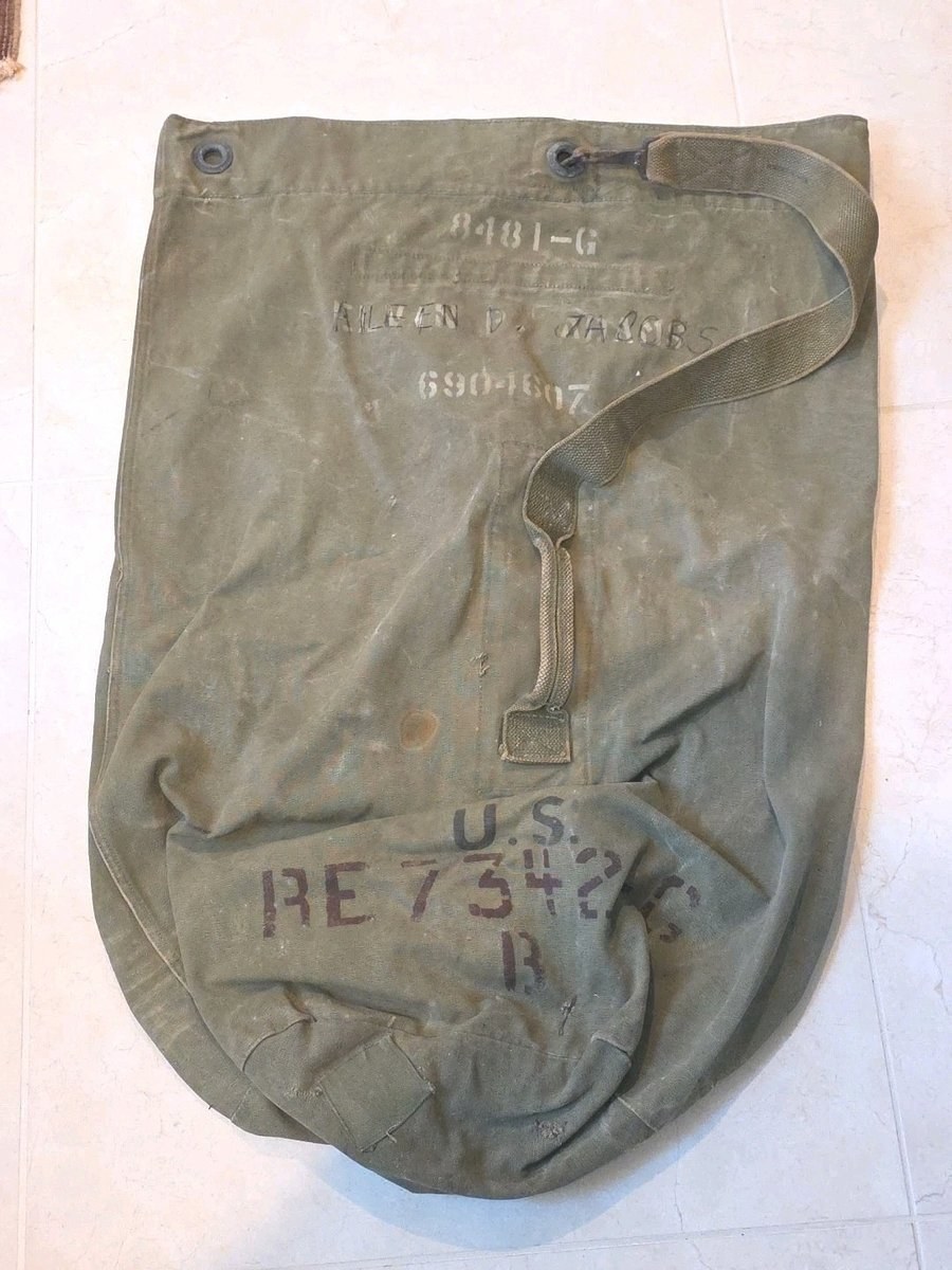 Vintage Duffel Bag Vietnam Era 60s/70s Olive Green US Military Army Canvas Strap