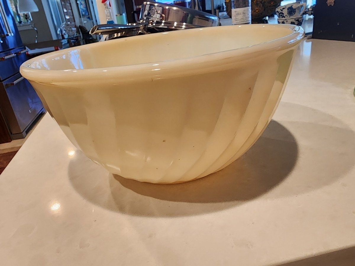 Vintage Fire-King Swirl Ivory 9" Mixing Bowl Oven Ware USA Excellent Condition 
