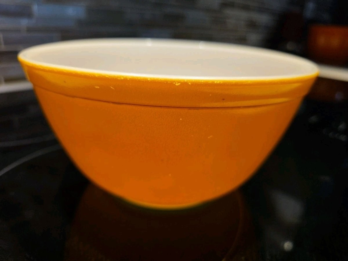 Vintage Pyrex #402 Yellow 7" Nesting Bowl 1.5 Quarts