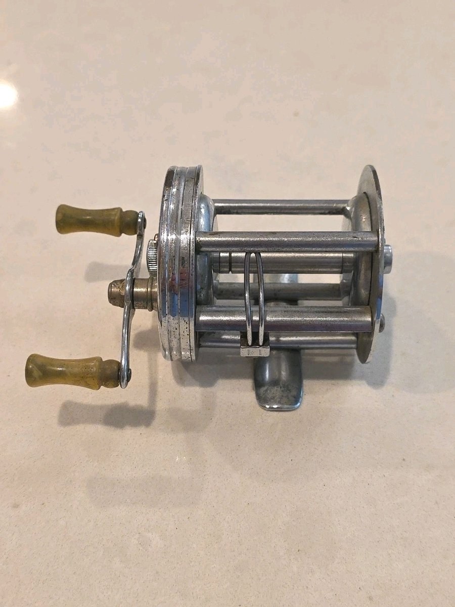 Vintage SHAKESPEARE TRUE BLUE No. 1956 Model FK Fishing Reel