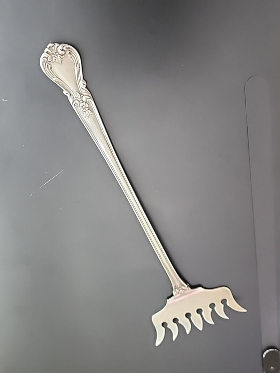 VINTAGE STERLING BACON FORK/ SERVER BY WEIDLICH in ANCESTRY PATTERN 