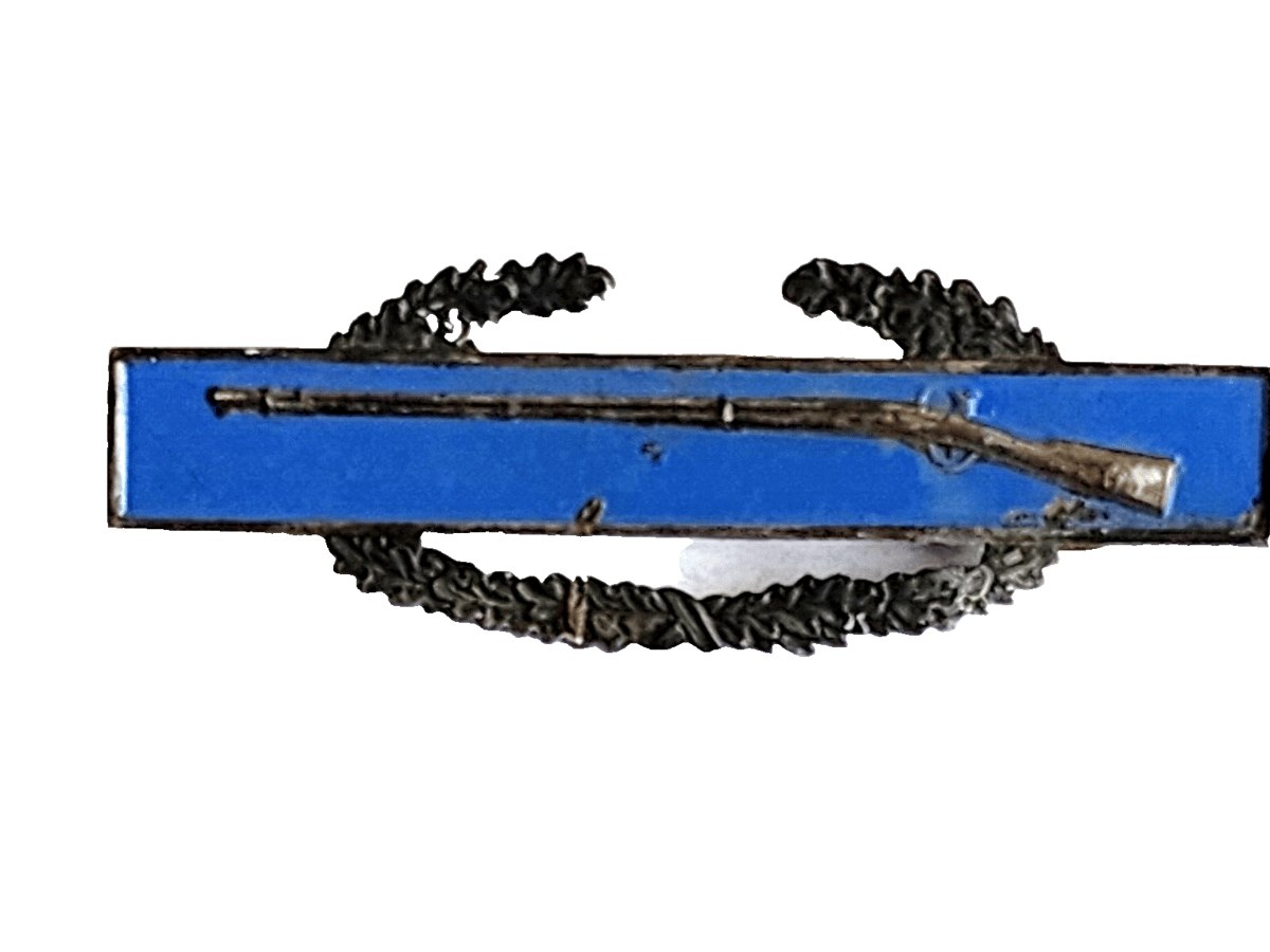 VINTAGE WWII MARKSMAN MILITARY STERLING RIFLE ON BLUE ENAMEL MEDAL/PIN (RT)