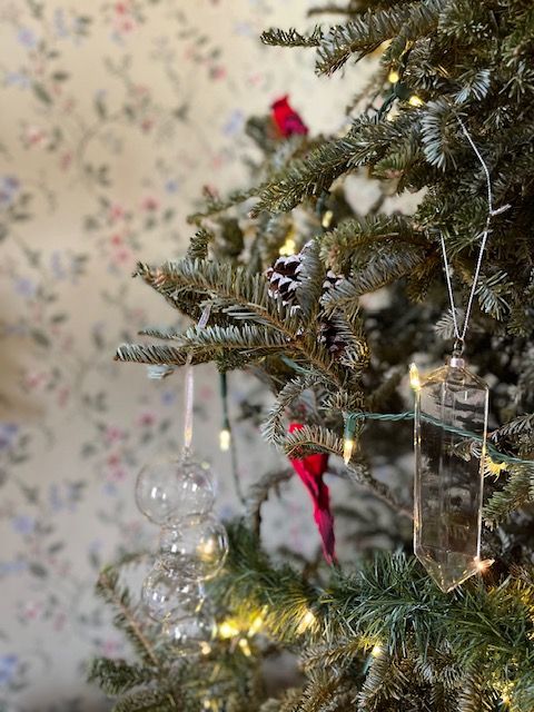 A decorated Christmas tree at Woodlawn