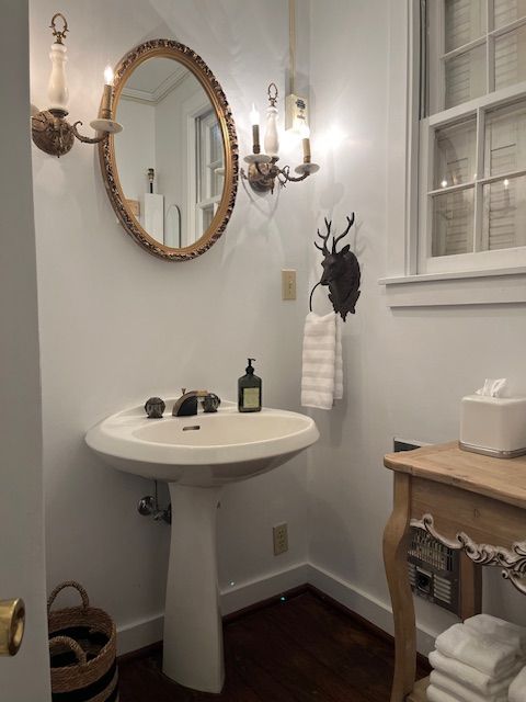 A bathroom at Woodlawn