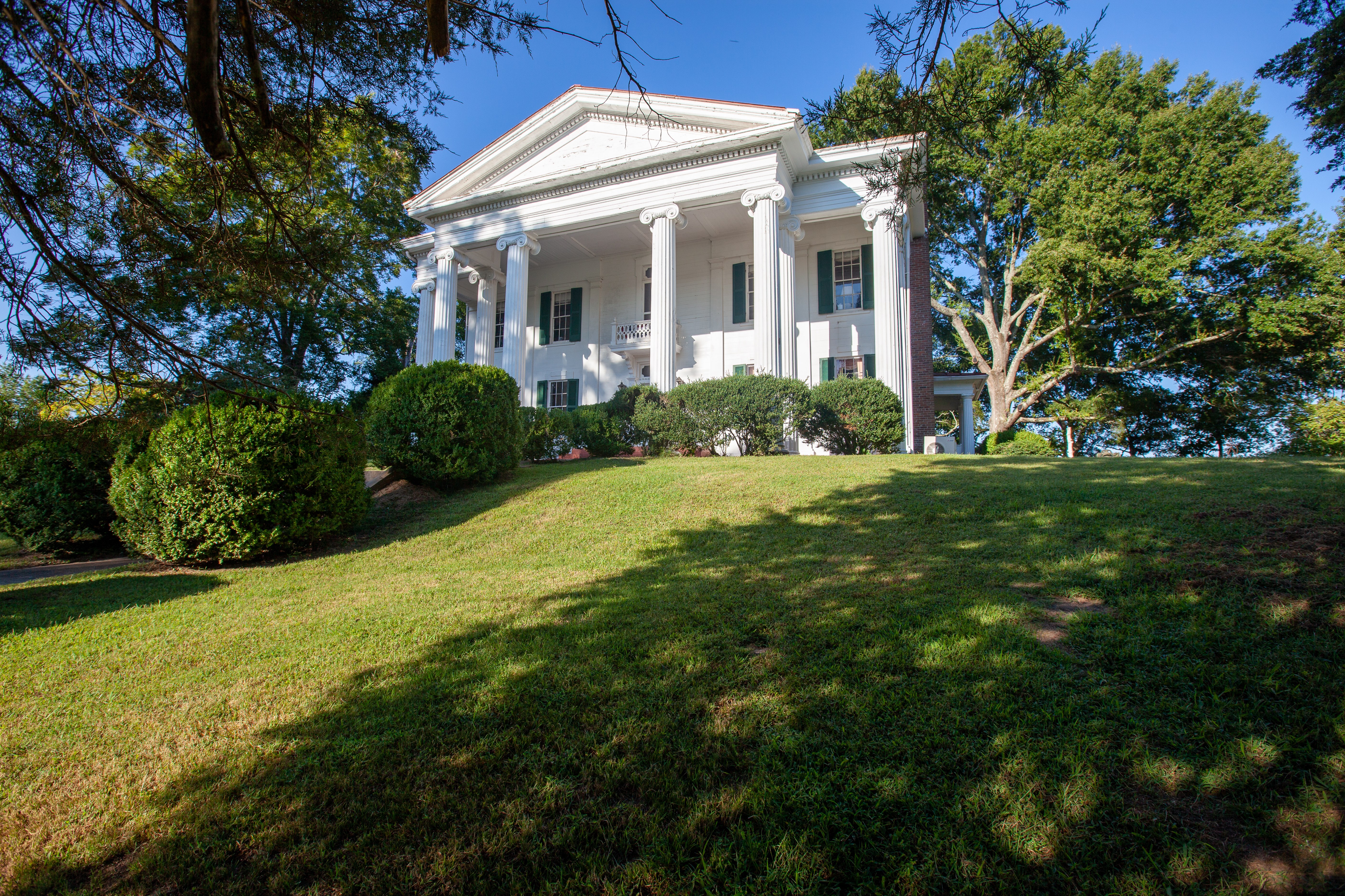 Exterior view of Woodlawn Plantation