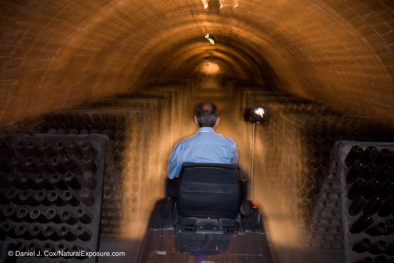 D332668, wine, caveman, cave, Cava, Sparkling wine, tunnel, underground