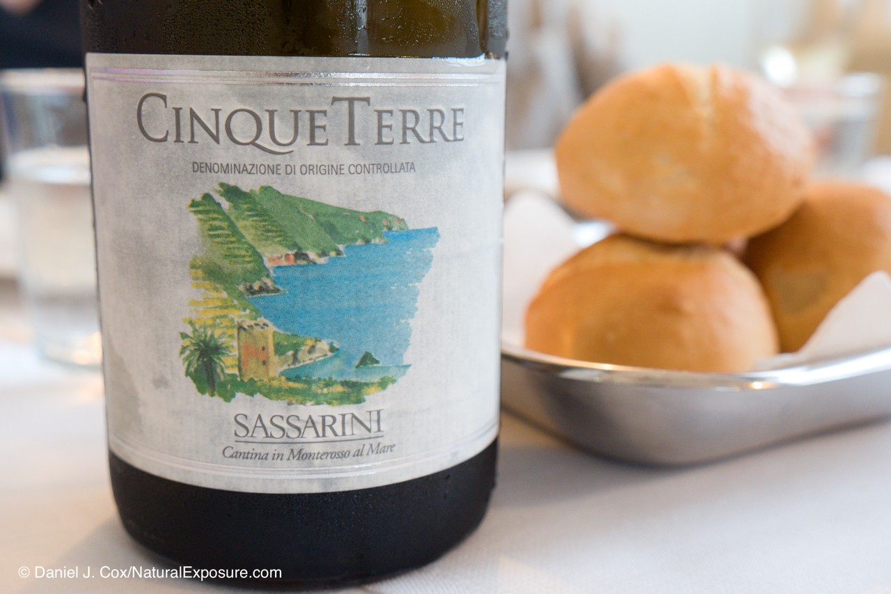 D741119, dinner, meek, wine, Italy, Cinque Terre, bread,