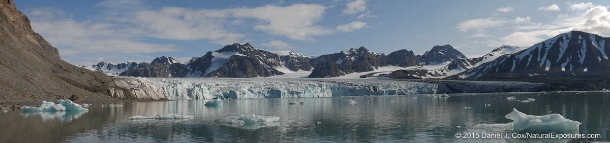 the Lilliehookbreen glacier shot with the Lumix G7 in Panoramic mode with the 12-35mm F/2.8