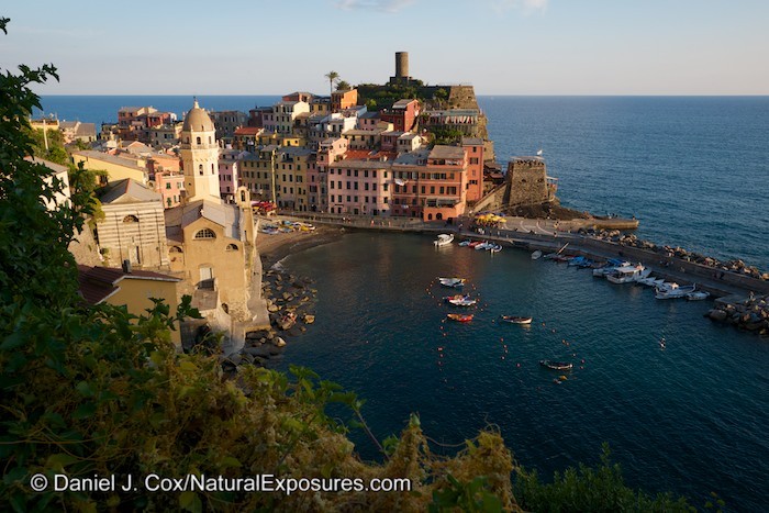 Evening light baths the gorgeous seaside village of Vernazza in the warm colors of sunset. Lumix GX7 with 7-14mm F/4